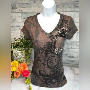 Roar XS tee shirt images on front and back.